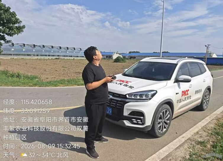 阜阳理赔人员使用无人机巡查农业风险