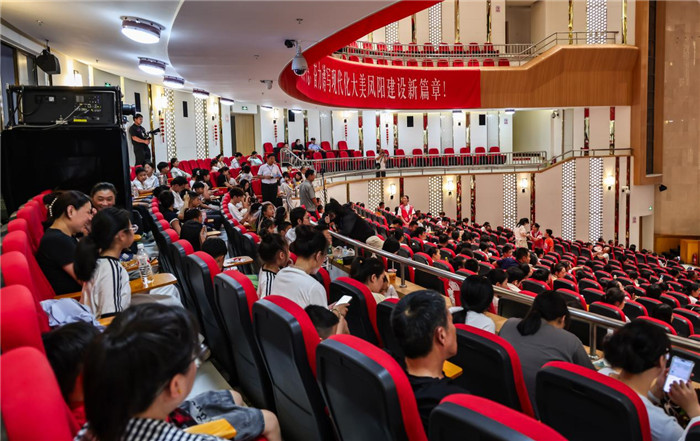 演出现场。