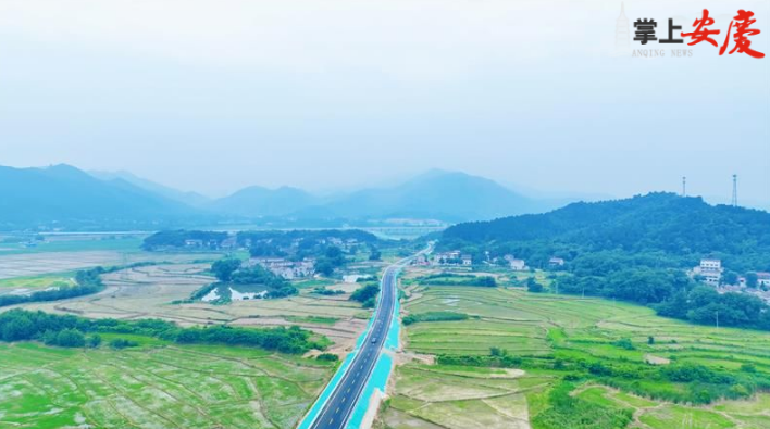 羅湖大橋通車后，打通交通瓶頸，為安慶市區與桐城市之間再添一條快速通道。 全媒體記者 徐火炬 通訊員 方華 攝