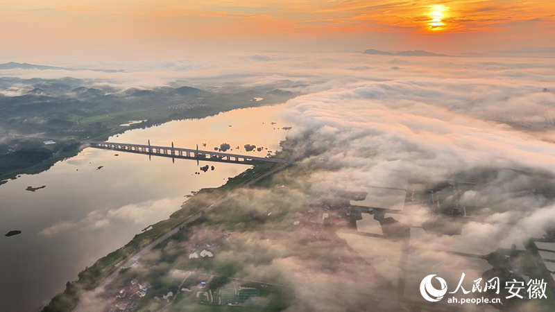 俯瞰霍山美景。人民网 郭昊摄