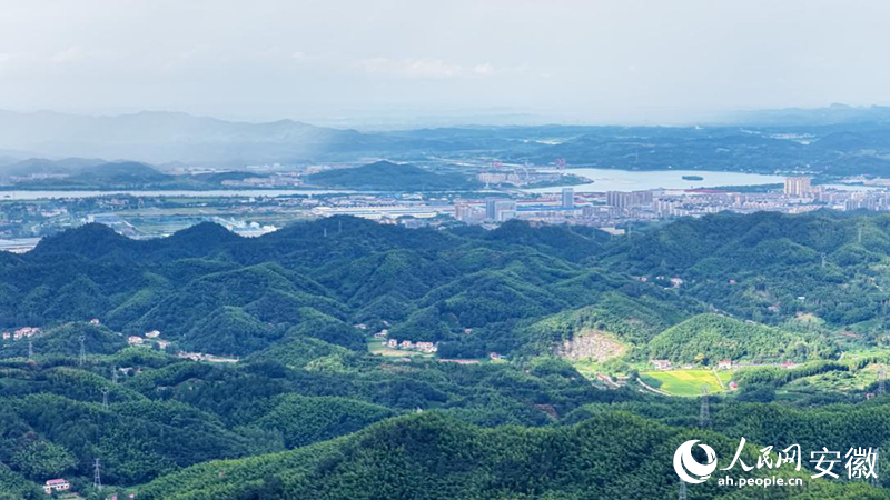 山水霍山，美若画卷。人民网 郭昊摄