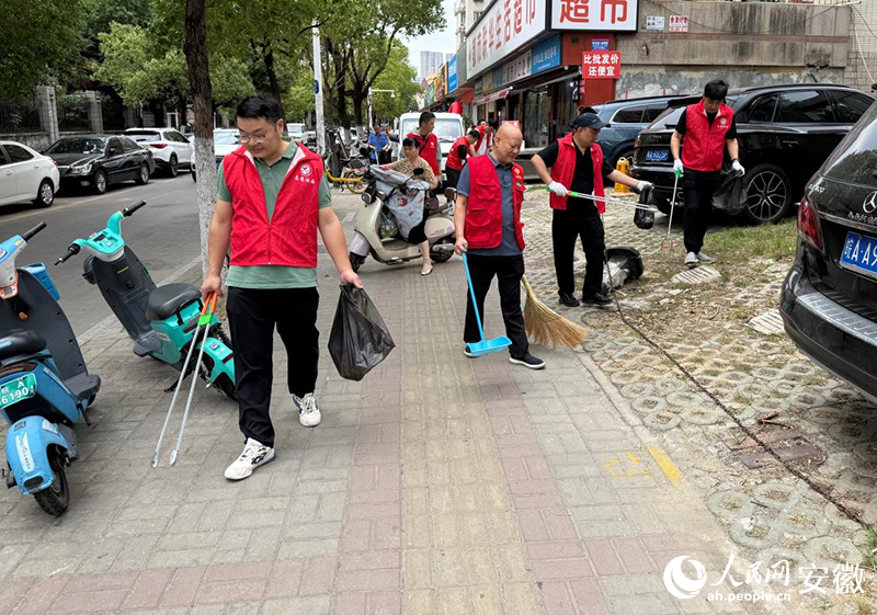 志願服務。人民網記者 呂歡歡攝