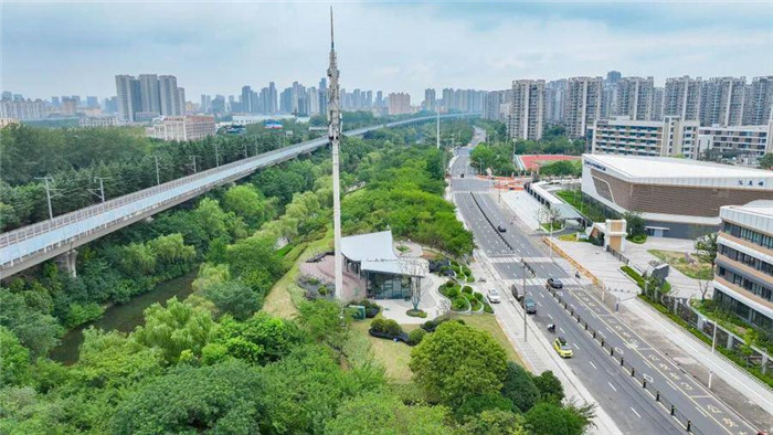 匡河之畔新增一處公園驛站，與自然水系及周邊綠化有機融合。