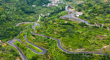 浙江嵊州：山路通 万象兴