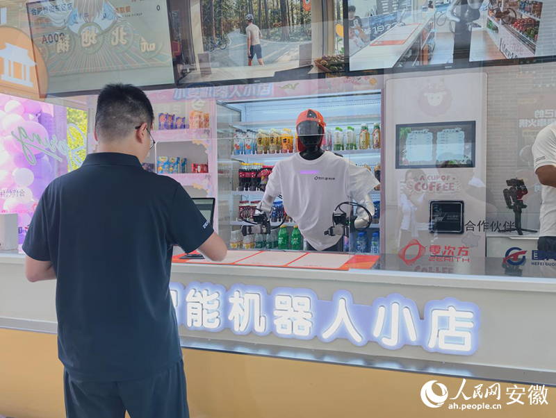 “小麦”上岗。人民网 陶伟摄