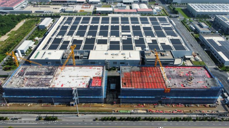中国化学三化建大众安徽核心零部件产业园项目A4#、A5#厂房主体结构实现全面封顶。中国化学三化建供图