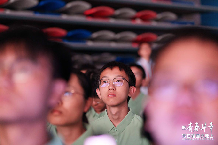 台下同学们聚精会神聆听榜样的故事。主办方供图