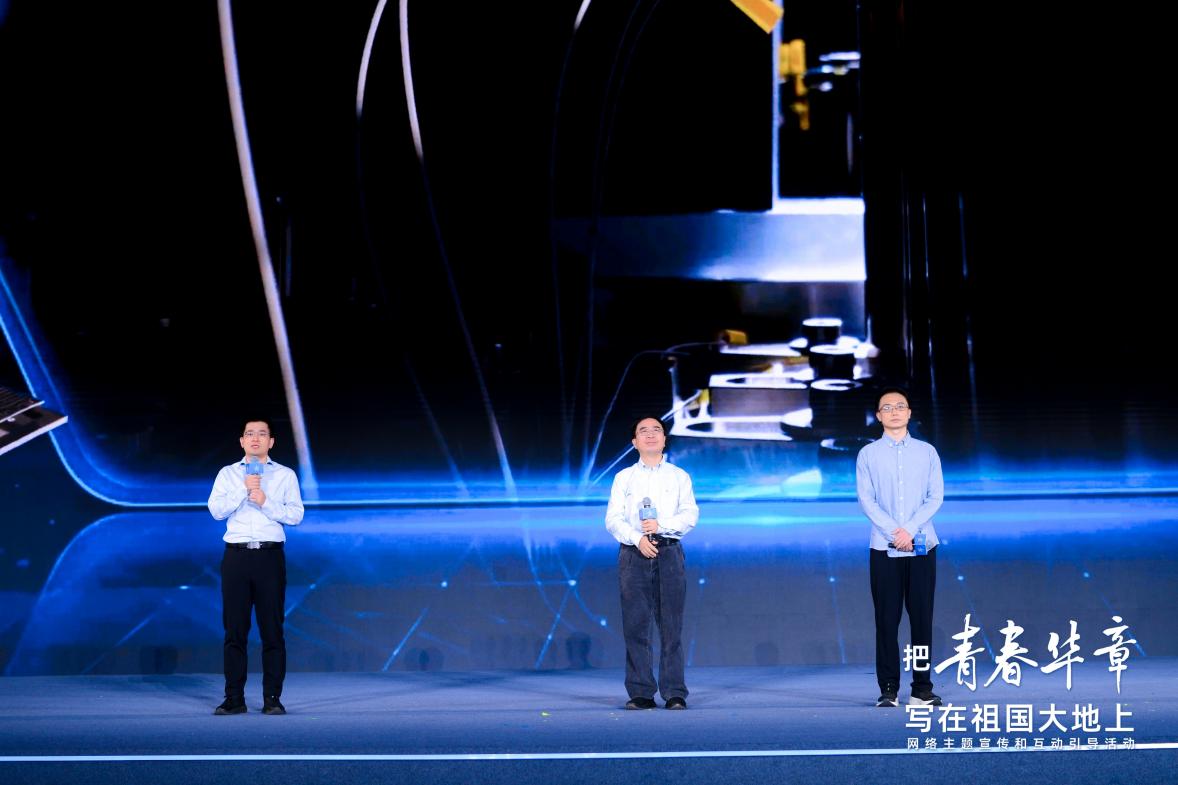 潘建伟、陆朝阳、邓宇皓在活动现场。主办方供图