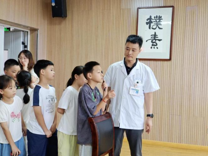 多元形式让孩子们近距离接触健康科学知识。