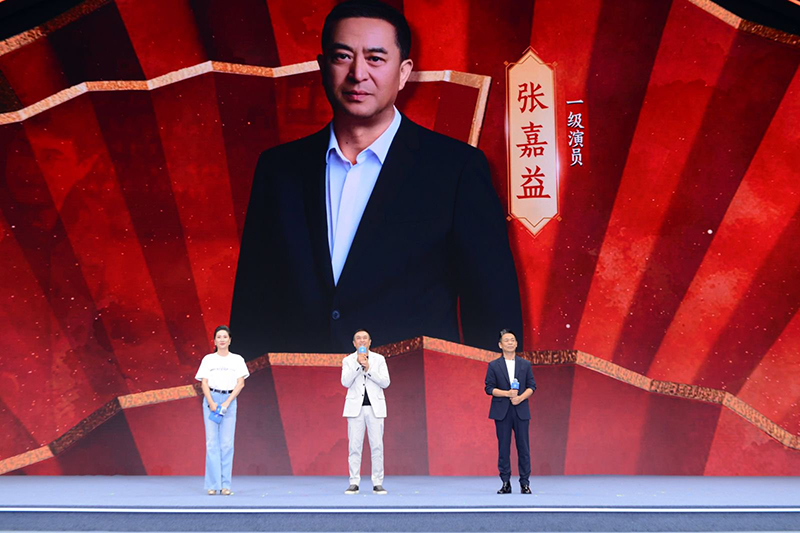 张嘉益(中)现场分享。主办方供图