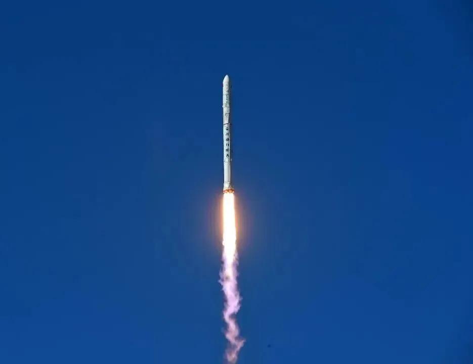 梦克斯航空为火箭飞行护航。