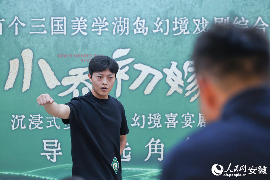 安徽舒城，《小喬初嫁了》選角會上，參選演員展示才藝。人民網記者 張俊攝