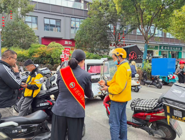 太和支行在商圈开办微课堂