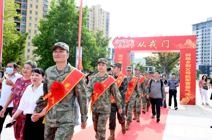 新兵启新程。杜刚 摄