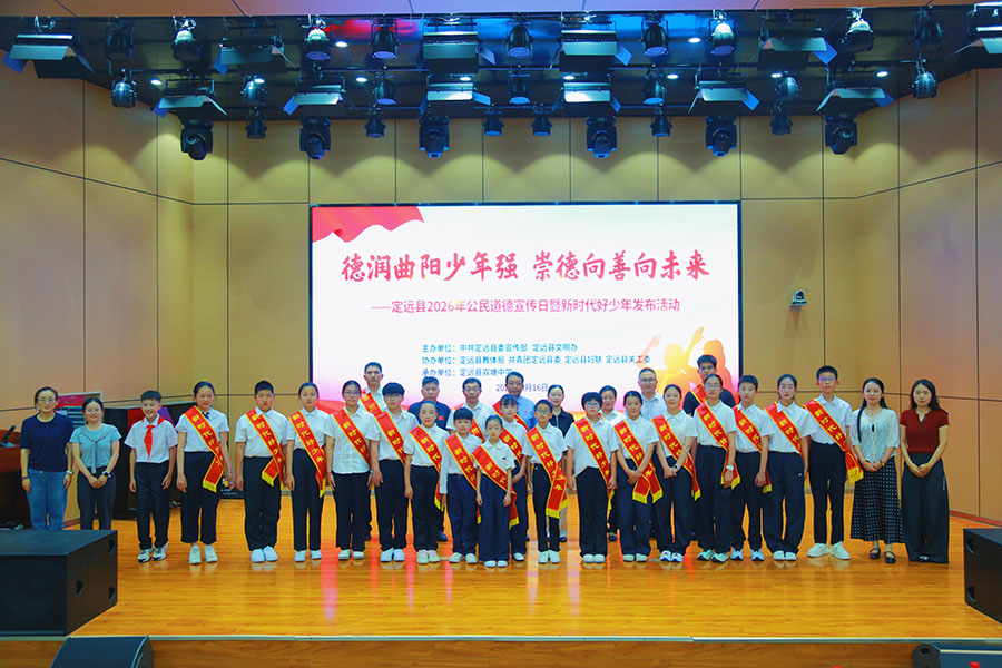合影留念。