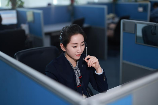 客服人員24小時在線服務