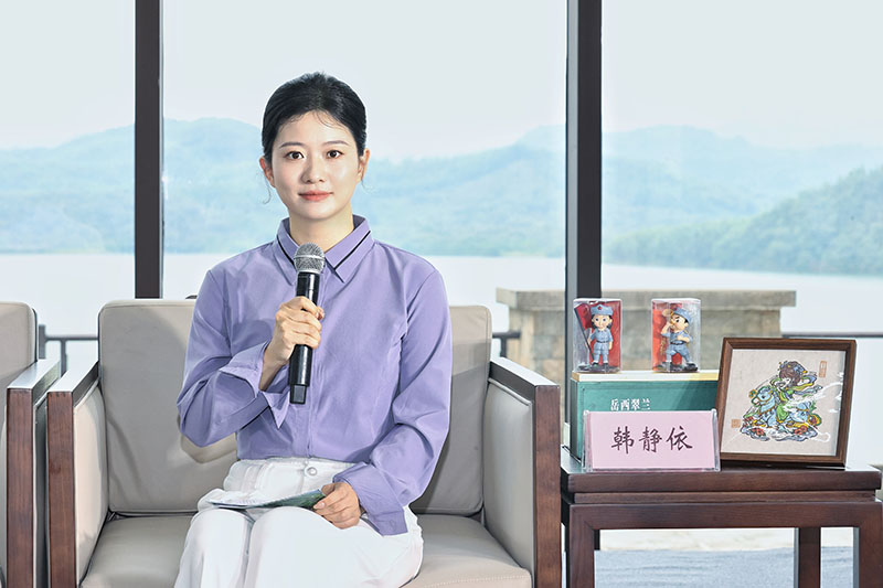 岳西县文旅推介官韩静依。刘炜鑫摄