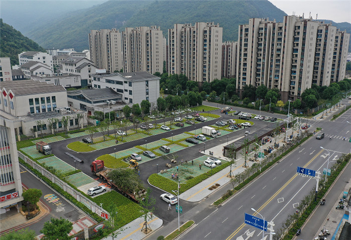 新建的停车场