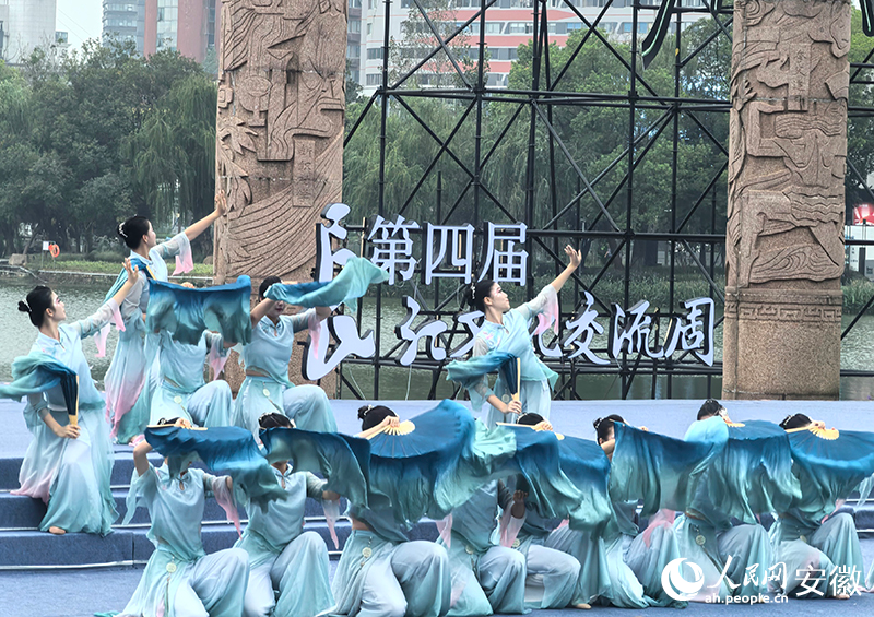 芜湖本土作品《欢乐芜湖盛世美》。人民网记者 汪瑞华摄