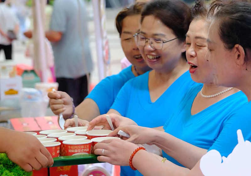 现场品尝味更鲜。芜湖市委宣传部供图