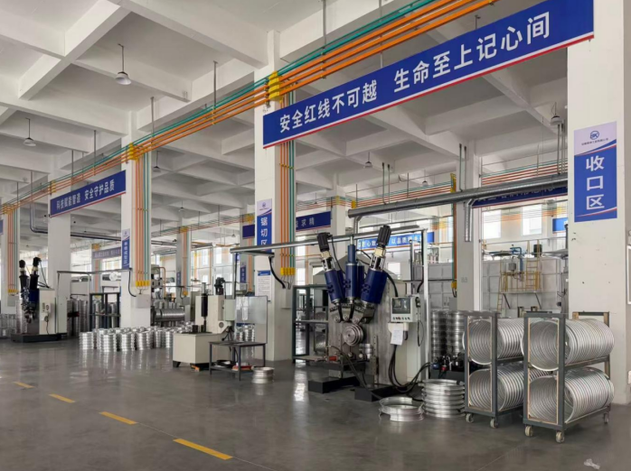 奥坤工贸生产车间