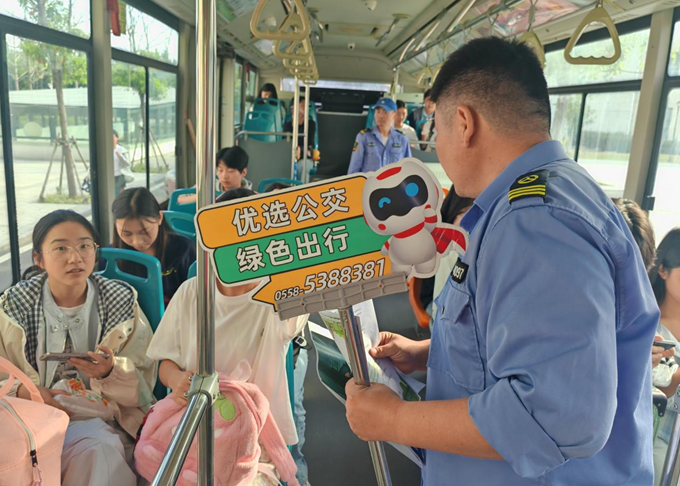 涡阳公交三车队组织开展宣传活动