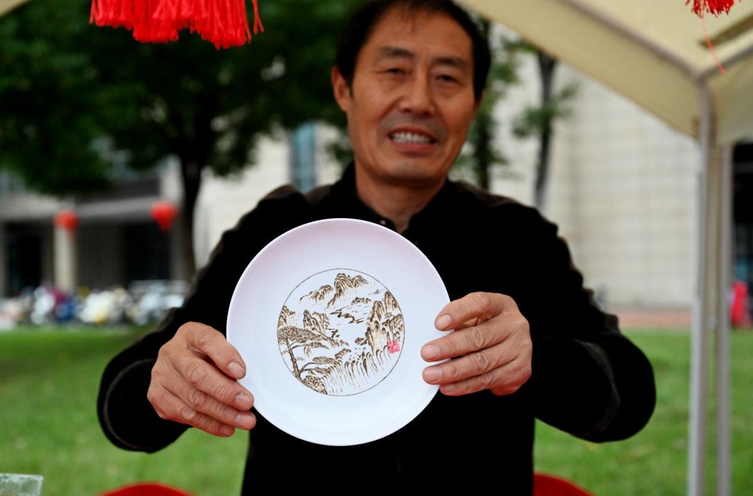 火笔画。杜刚摄