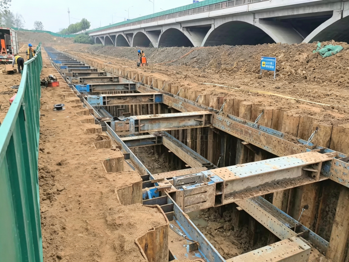 黃河路排水管道工程溝槽支護施工現場。合肥水務集團供圖