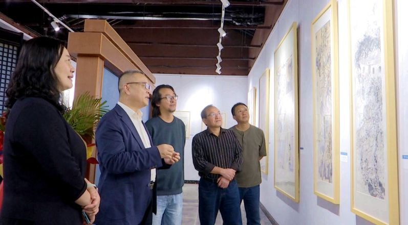 “家山回望——王峰中国画展”展览现场。