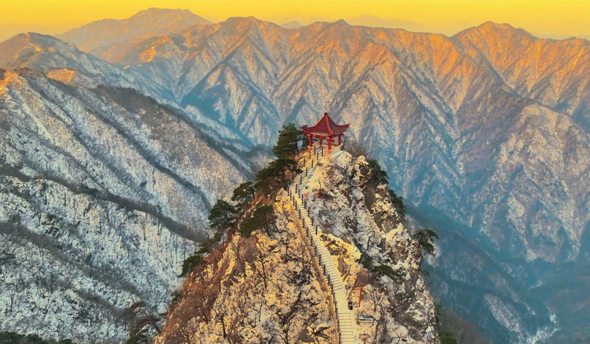 万佛山日出。