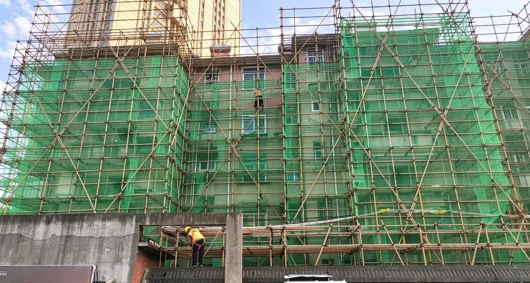 煤厂宿舍老旧小区改造施工现场。