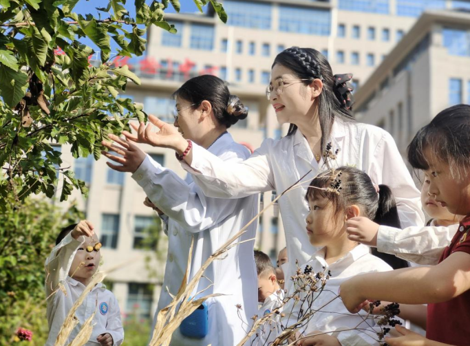 孩子们开启中医药探秘之旅