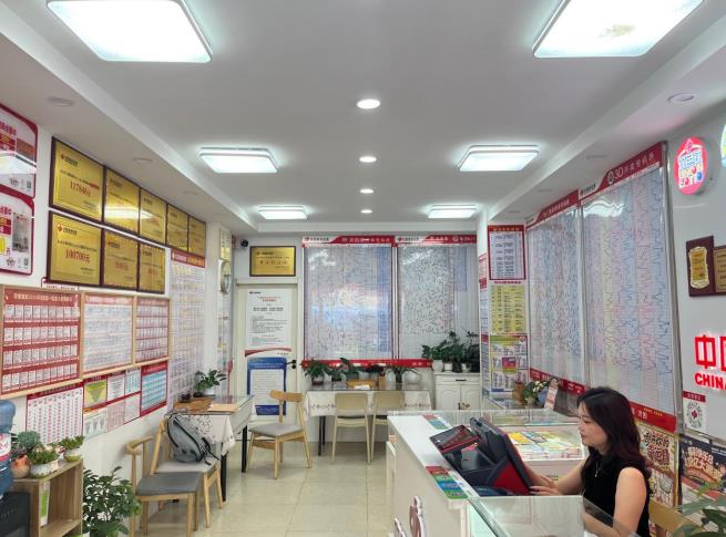 店虽小却温馨。
