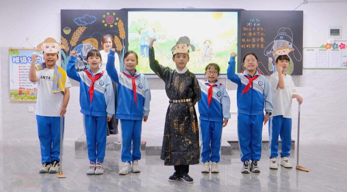 寿县第四实验小学惜粮主题情景剧。