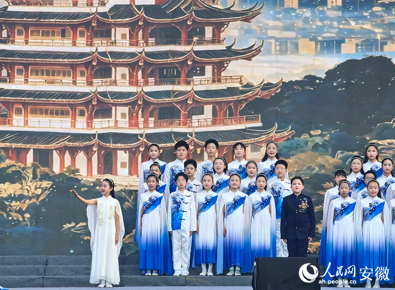 经典诵读。人民网记者 汪瑞华摄