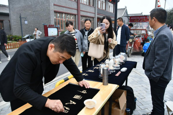 沙書技藝。趙懷勇供圖