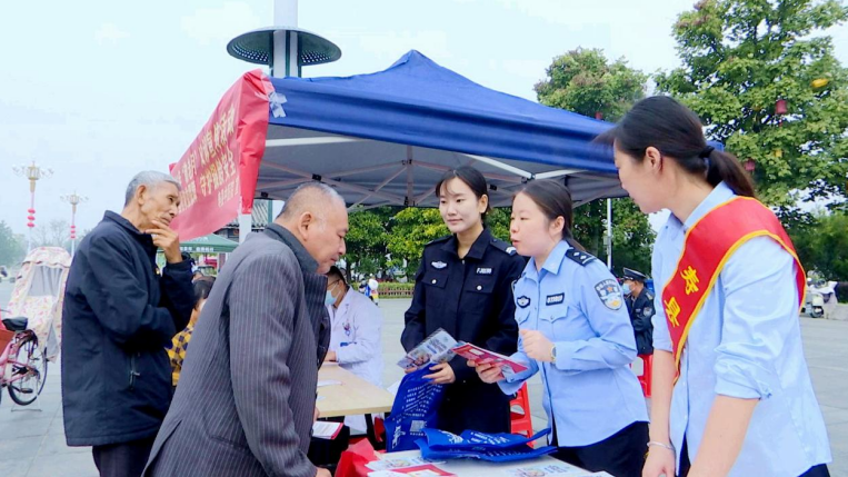 警察講解涉老反詐知識