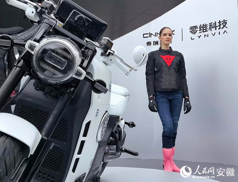 零维科技推出的先动摩托车。人民网记者 汪瑞华摄