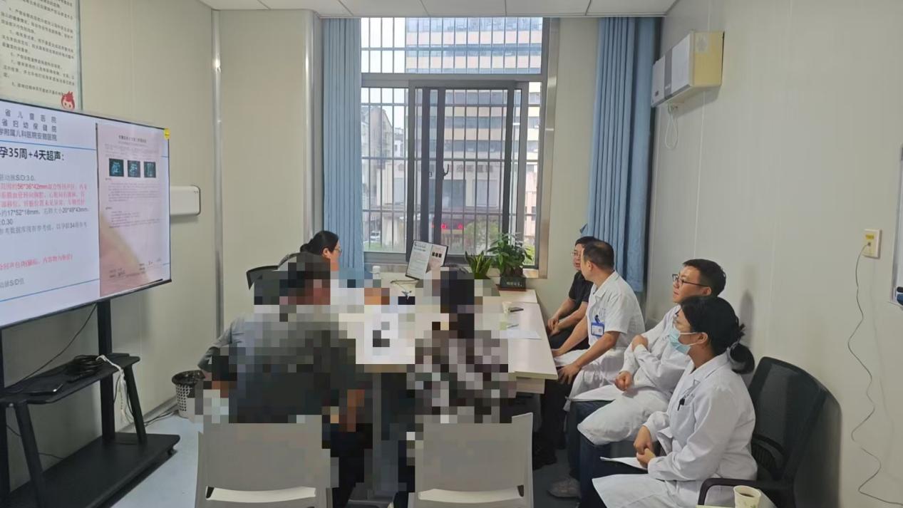 胎儿医学多学科会诊，共同讨论诊疗方案。
