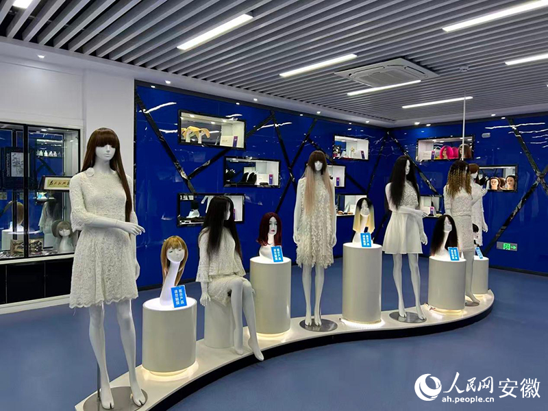 港集村发制品展示。人民网记者 高飞跃摄