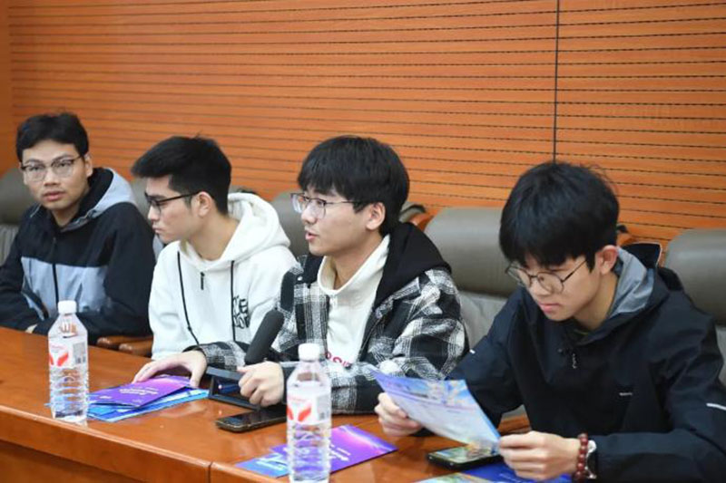 西北工業大學皖籍人才座談會上安徽學生代表發言。