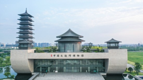运河畔的扬州中国大运河博物馆。齐立广摄
