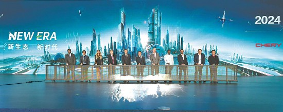 4月30日上午，省委书记韩俊与参加2024年奇瑞全球合作伙伴共创大会的相关代表共同按下按钮，启动由奇瑞发起的珍惜自然公益倡议。本报记者 杨竹摄