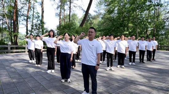 中青班學員重溫入黨誓詞