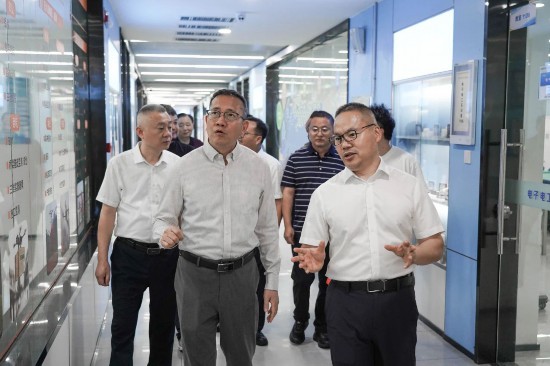 林宏宇一行參觀集團旗下安徽三所院校。