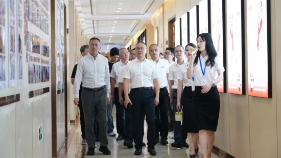 林宏宇一行參觀集團旗下安徽三所院校。