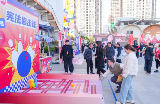 市民踴躍參與互動游戲,在“玩中學、學中記”法律知識。