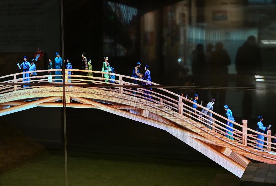 在柳孜运河桥梁遗址博物馆,动态展示桥梁场景。