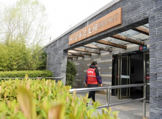 巢湖：小厕所大民生用细节“美颜”城市(图3)