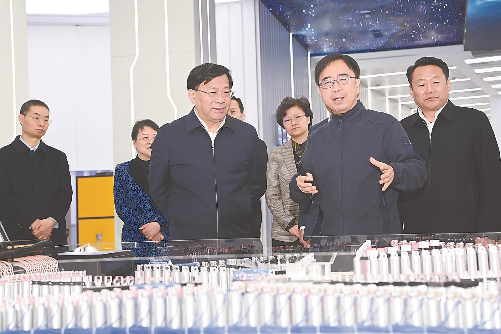 3月28日，省委书记韩俊在中科院量子信息与量子科技创新研究院调研。记者 杨 竹 摄